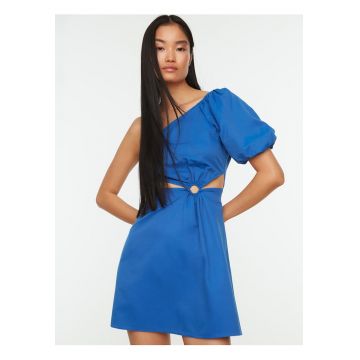 Rochie scurta cu decolteu pe umeri -