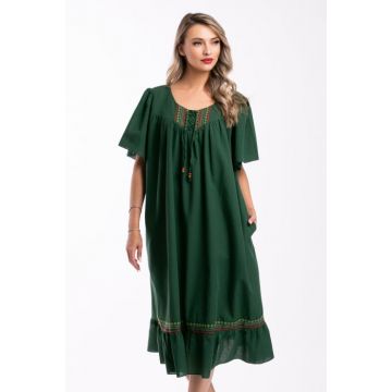 Rochie verde marime mare accesorizata cu broderie