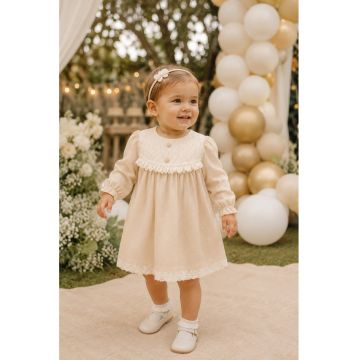 Rochita eleganta fetite bej ivoire cu dantela fina si maneca lunga