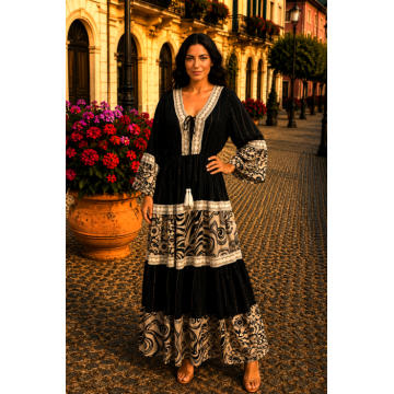 Rochie lunga neagra cu dantela bej si detalii boeme