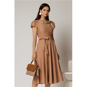 Rochie midi maro din rayon cu lantisor cu esarfa la decolteu