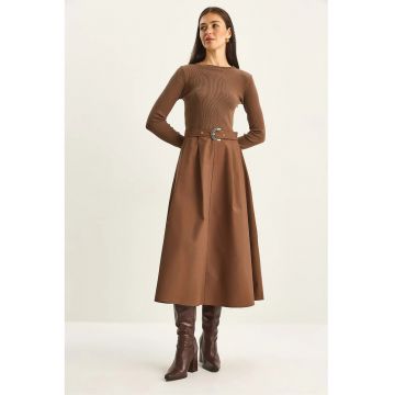 Rochie lunga  cu guler rotund - maro - tricot