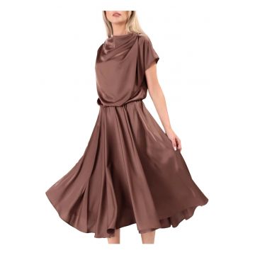 Rochie midi din satin elastic cu decolteu barcuta - Maro