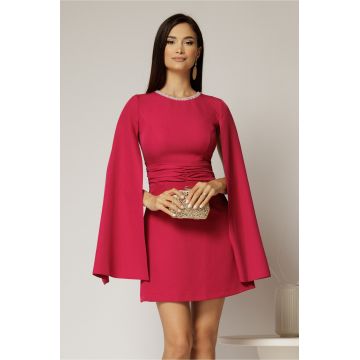 Rochie DY Fashion scurta magenta cu maneci lungi crapate si aplicatii la decolteu