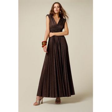Rochie lunga cu aspect stralucitor si pliuri - Maro inchis