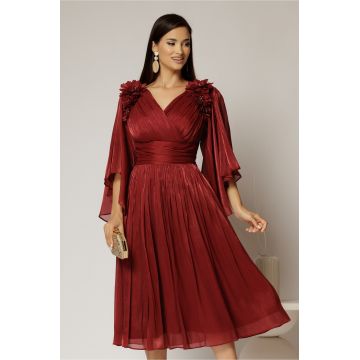 Rochie midi bordo din voal peliculizat cu decolteu petrecut si aplicatii florale