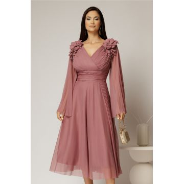 Rochie midi roz de ocazie din tull cu aplicatii la umeri si decolteu petrecut