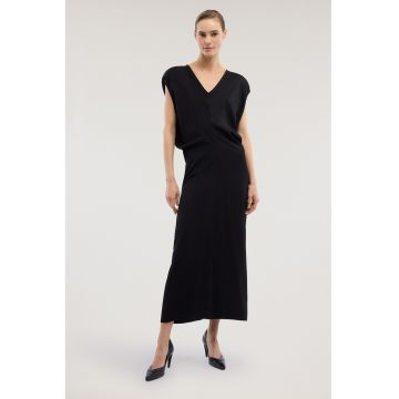 Rochie cu decolteu in V si slit pe partea din spate - Negru