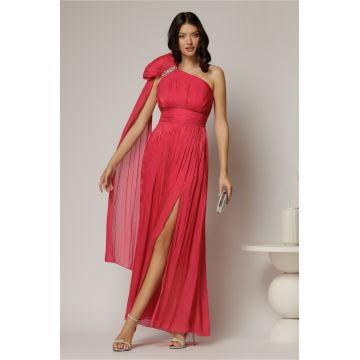 Rochie de seara fucsia din voal peliculizat cu accesoriu pe umar
