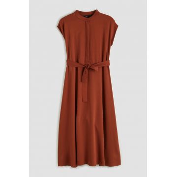 Rochie lunga cu model uni si cordon in talie - Caramiziu