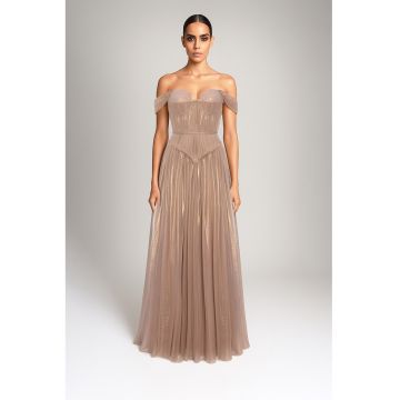 Rochie maxi cu decolteu pe umeri - Maro nisip