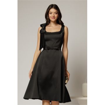 Rochie midi neagra de ocazie din satin cu perle la decolteu