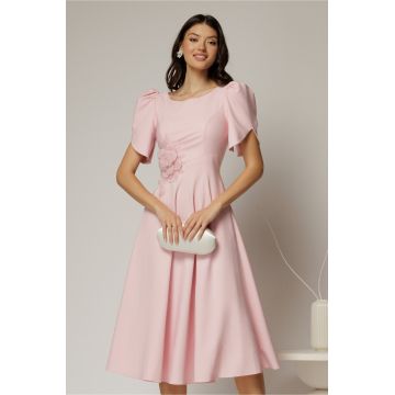 Rochie midi roz de ocazie cu aplicatie in talie cu margele si maneci decupate