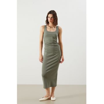 Rochie cu fronseu si slit pe partea din spate - Verde pal