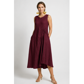 Rochie midi, asimetrica, din in, cu croiala ampla A-line si detaliu drapat, visinie