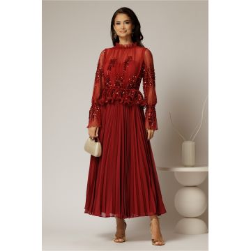Rochie midi bordo de seara din voal plisat cu perle si paiete