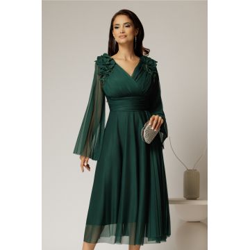 Rochie midi verde de ocazie din tull cu aplicatii la umeri si decolteu petrecut