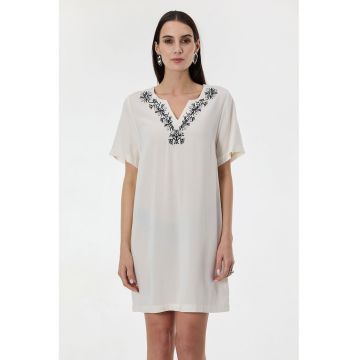 Rochie mini cu broderie - Alb fildes/Negru