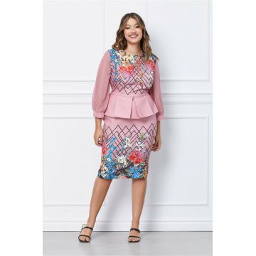 Rochie Melisa roz cu imprimeuri florale si peplum