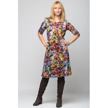 Rochie A line midi, imprimeu predominant in nuante de galben si verde, din vascoza