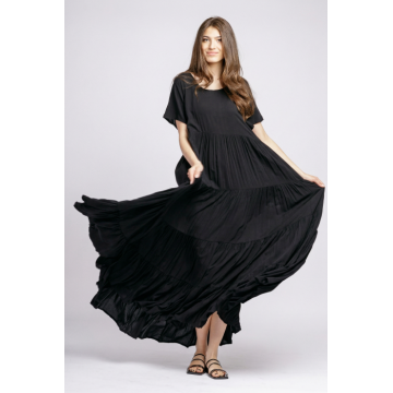 Rochie lunga neagra, cu croi amplu si patru volane, stil boem elegant