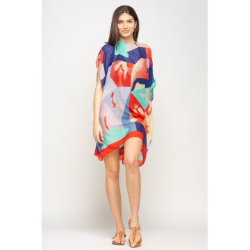 Rochie de plaja tip poncho cu model abstract in nuante de rosu, albastru si verde, vascoza