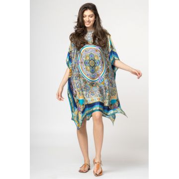 Rochie de plaja tip poncho din matase cu mandala centrala pe fond albastru