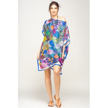 Rochie de plaja tip poncho din matase imprimat cu mandale multicolore cu albastru si alb pe margine