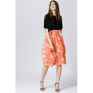 Rochie lalea cu bust negru si imprimeu mandale portocalii