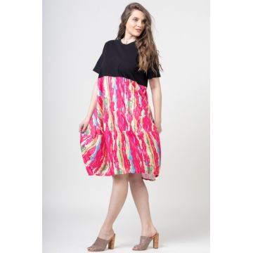 Rochie lalea cu bust negru si imprimeu predominant fucsia