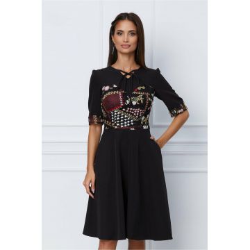 Rochie Moze neagra cu broderie colorata la bust