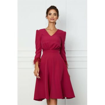 Rochie Dy Fashion magenta cu pene la maneci