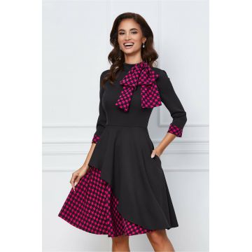 Rochie MBG neagra cu imprimeu fucsia si funda maxi la guler