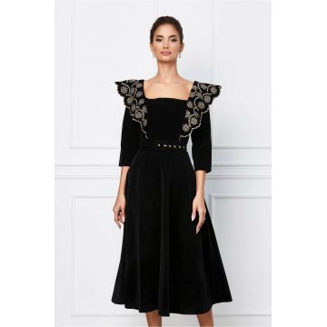 Rochie Sabrina neagra din catifea cu broderie si curea in talie