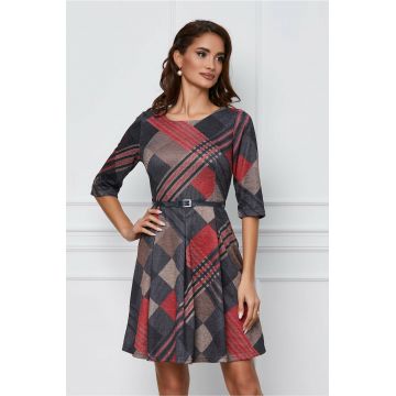 Rochie Mara maro cu carouri rosii si curea in talie Rochie Mara maro cu carouri rosii si curea in talie