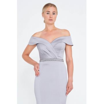 Rochie de satin cu decolteu pe umeri si strasuri