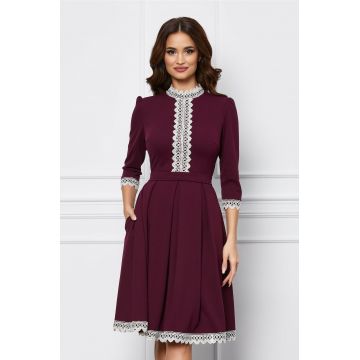 Rochie MBG bordo cu dantela alba la baza si bust