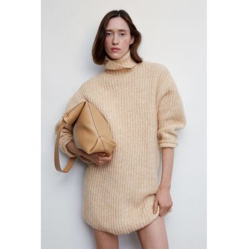 Rochie-pulover cu guler inalt Fresa