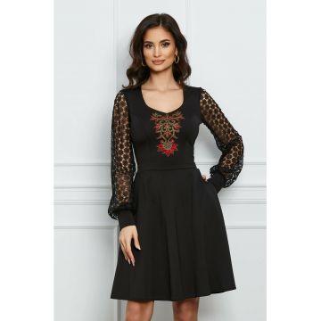 Rochie Carolina neagra cu broderie florala pe bust