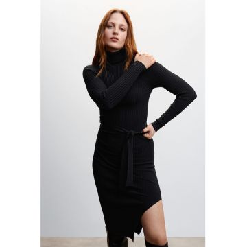 Rochie cu striatii si slit lateral Goletac