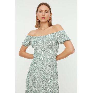 Rochie midi cu decolteu pe umeri si model floral