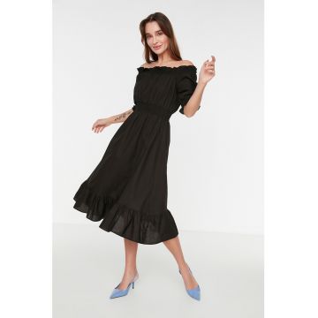 Rochie midi cu decolteu pe umeri
