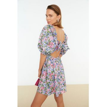 Rochie mini cu decupaj pe partea din spate