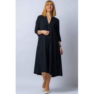 Rochie neagra oversize din tripluvoal cu decolteu in V