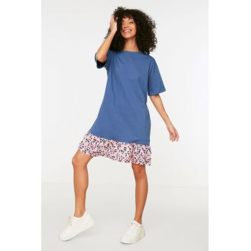 Rochie-tricou cu terminatie contrastanta