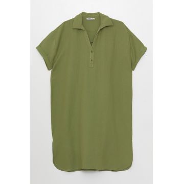 Rochie din amestec de bumbac cu fenta cu nasturi