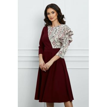 Rochie Dy Fashion bordo cu imprimeu ivory si volan la bust