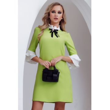 Rochie de zi Fofy in A lime cu aplicatii plisate albe si brosa