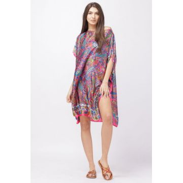 Rochie de plaja tip poncho din matase cu imprimeu paisley pe fond fucsia