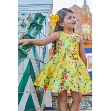 Rochie fara maneci cu decupaj pe partea din spate